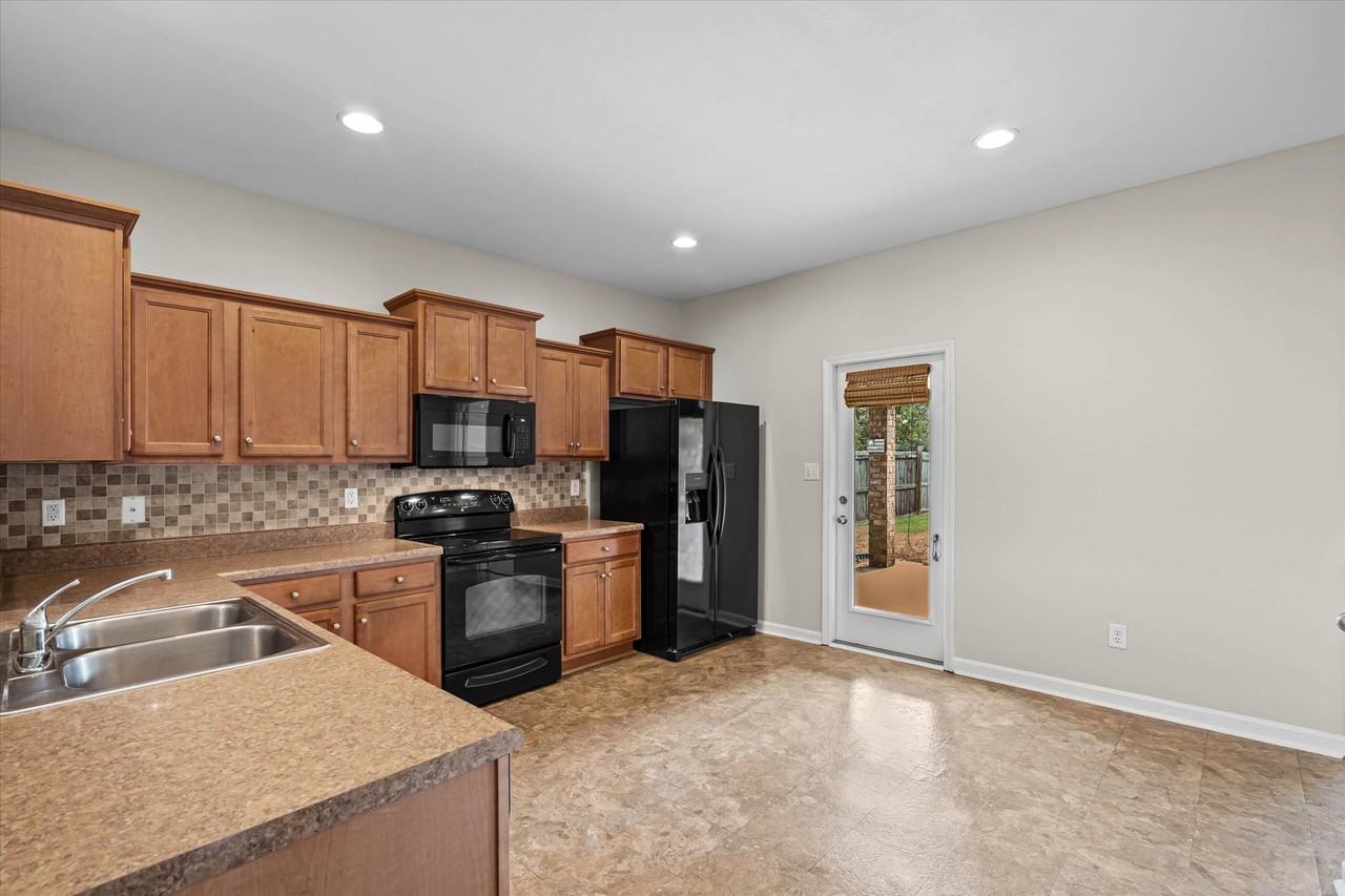 24348 Wilshire Way #1 - Photo 5 of 20
