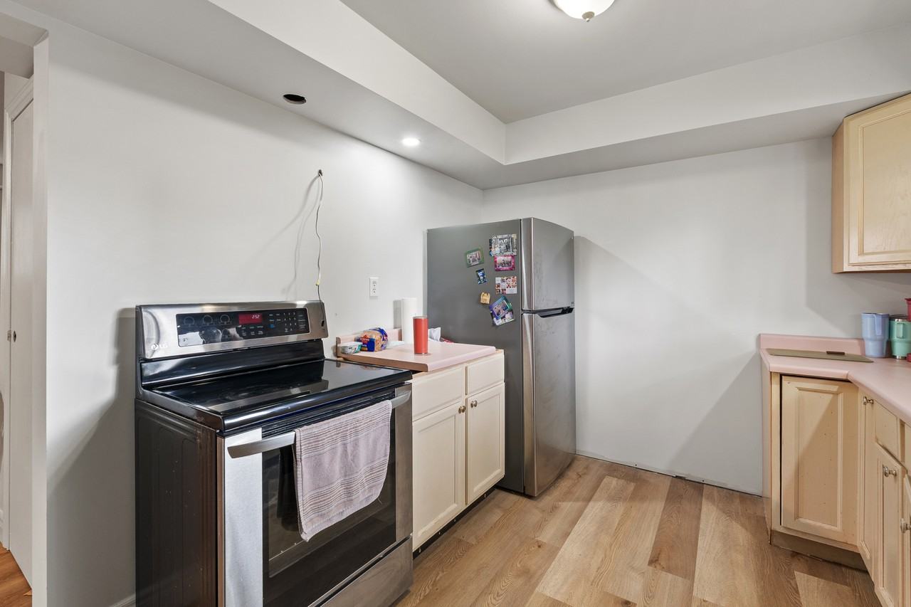 283 Maple Avenue - Photo 7 of 11