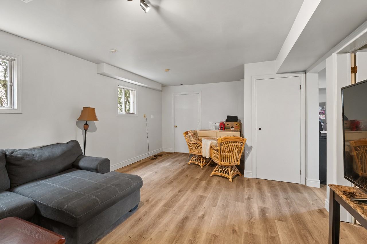 283 Maple Avenue - Photo 6 of 11