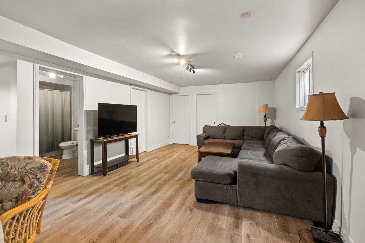 283 Maple Avenue - Photo 5 of 11