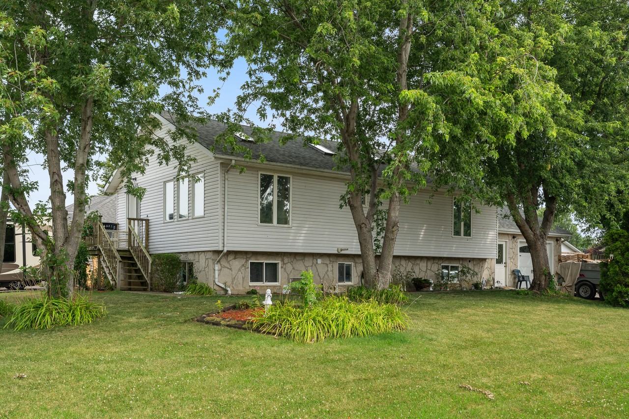 283 Maple Avenue - Photo 3 of 11