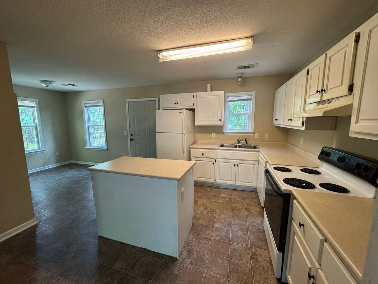 5601 Landings Pkwy - Photo 5 of 12