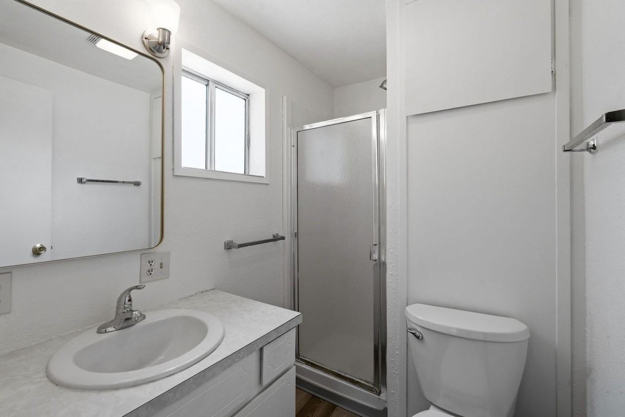831 S Lundstrom St - Photo 6 of 17