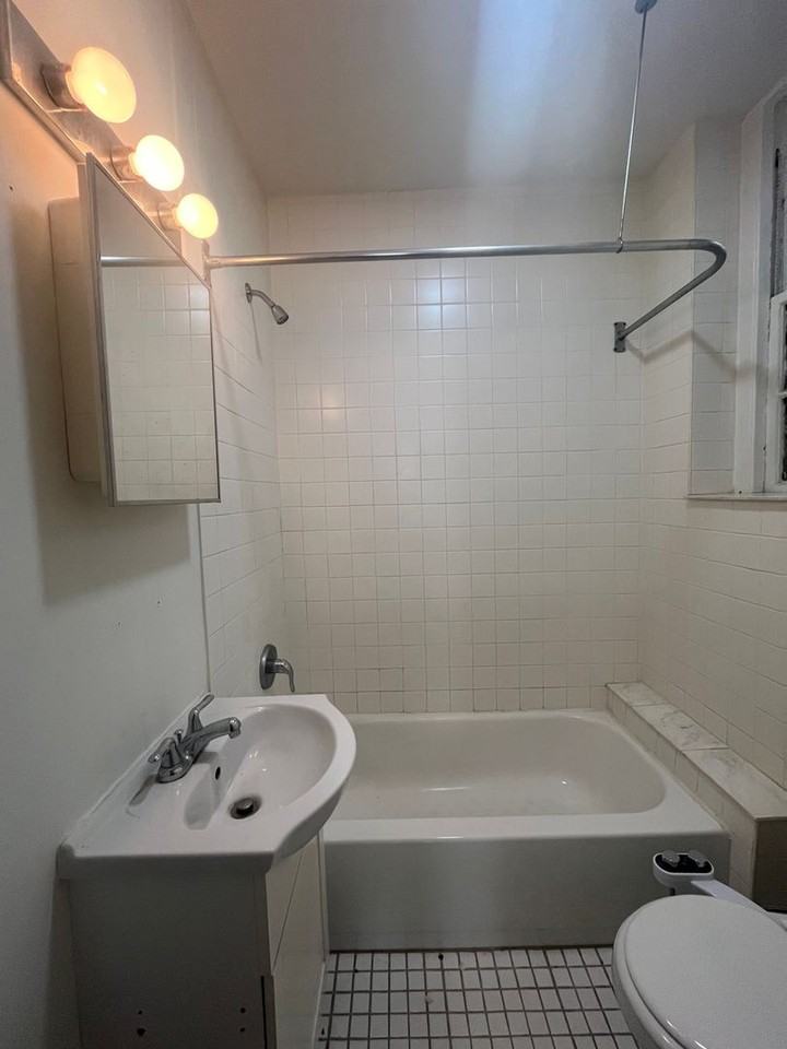 330 S Juniper St - Photo 4 of 9