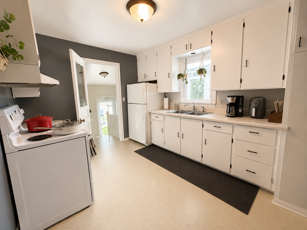 2112 Clark St - Photo 7 of 8