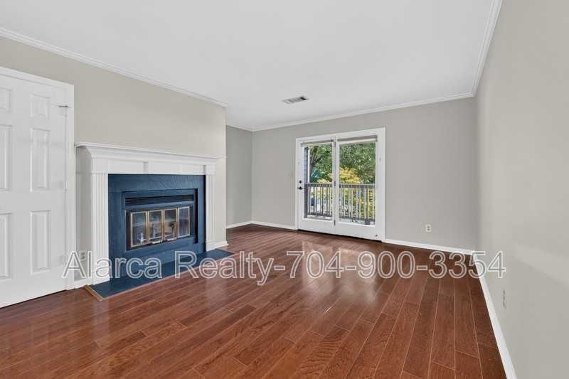 333 Circle Ave #R - Photo 4 of 21