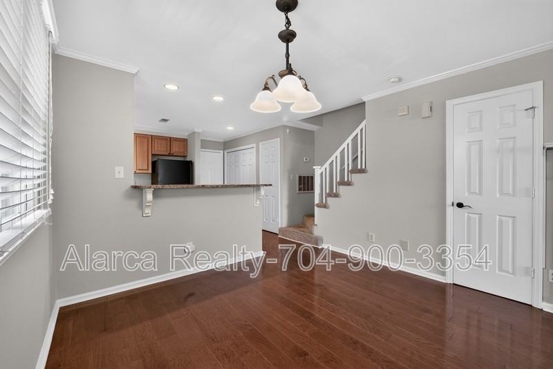 333 Circle Ave #R - Photo 6 of 21