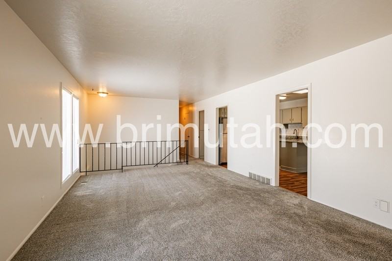 3669 Southeast - Photo 4 of 31