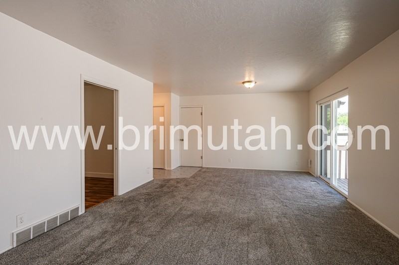 3669 Southeast - Photo 5 of 31