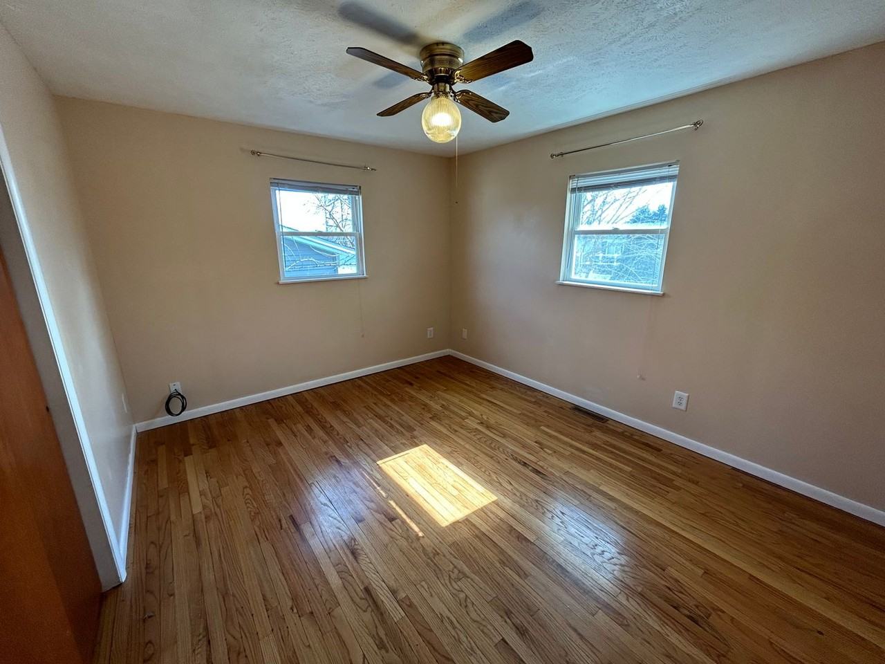 1827 Jacobssen Dr - Photo 4 of 15