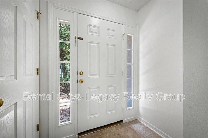 7414 Palm Hills Dr - Photo 3 of 32