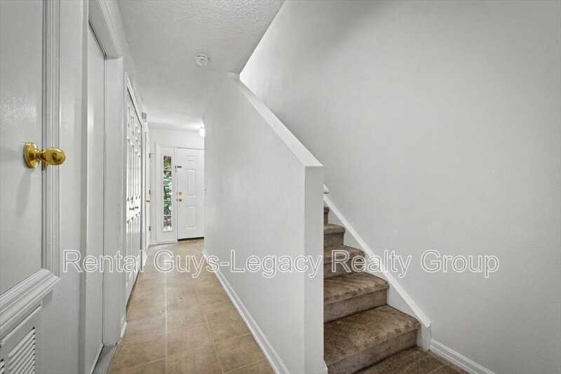 7414 Palm Hills Dr - Photo 4 of 32