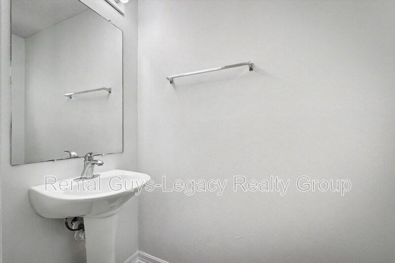 7414 Palm Hills Dr - Photo 5 of 32