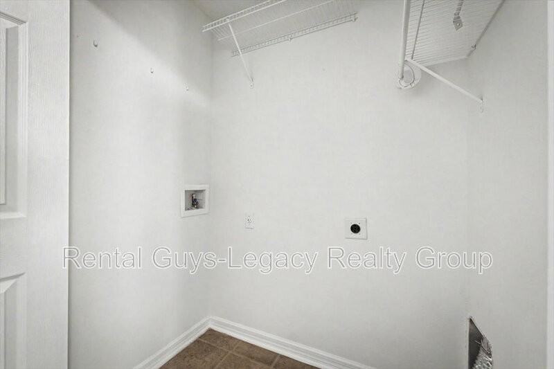 7414 Palm Hills Dr - Photo 7 of 32