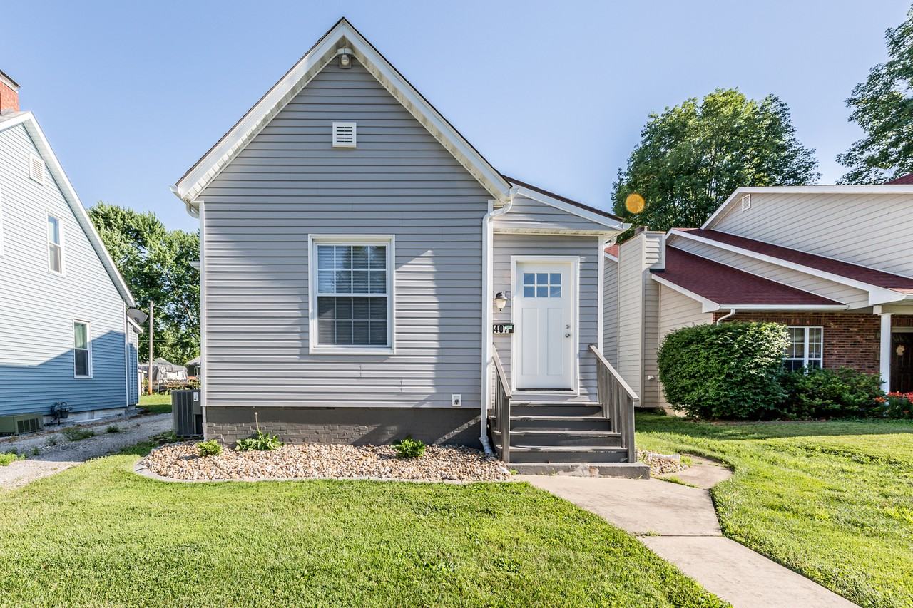 407 E Adams St - Photo 2 of 13