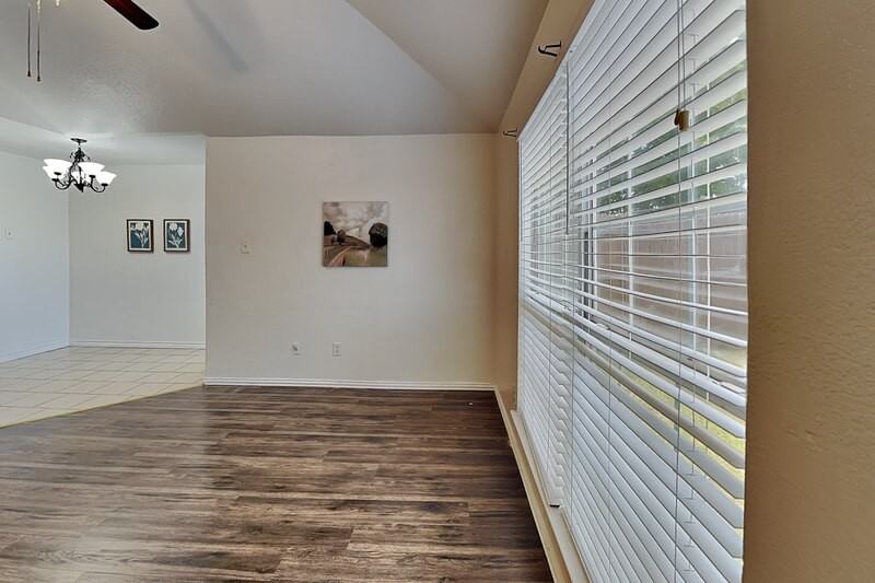 905 Fairbanks Cir - Photo 3 of 15