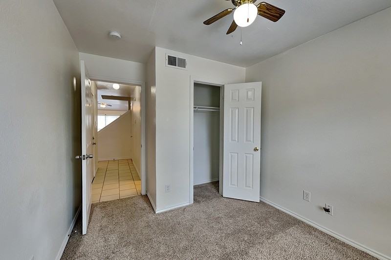 905 Fairbanks Cir - Photo 5 of 15