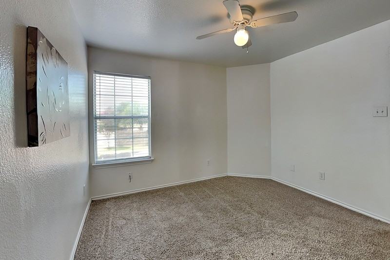 905 Fairbanks Cir - Photo 7 of 15