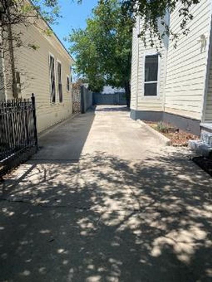 2014 W Houston St - Photo 7 of 8