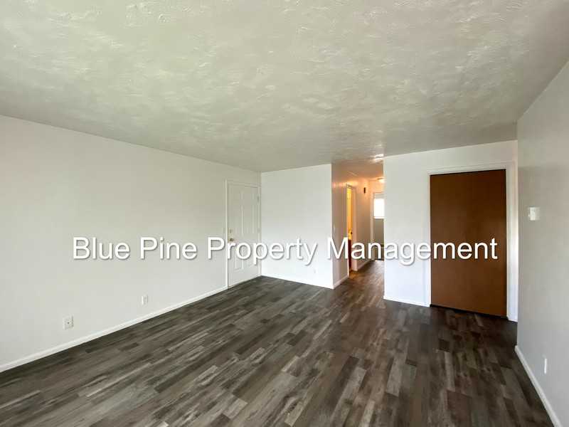 672 Foster Dr - Photo 4 of 11