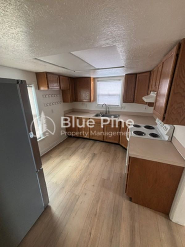 439 E Wyeth St - Photo 5 of 8
