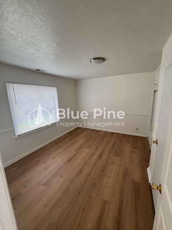 439 E Wyeth St - Photo 6 of 8