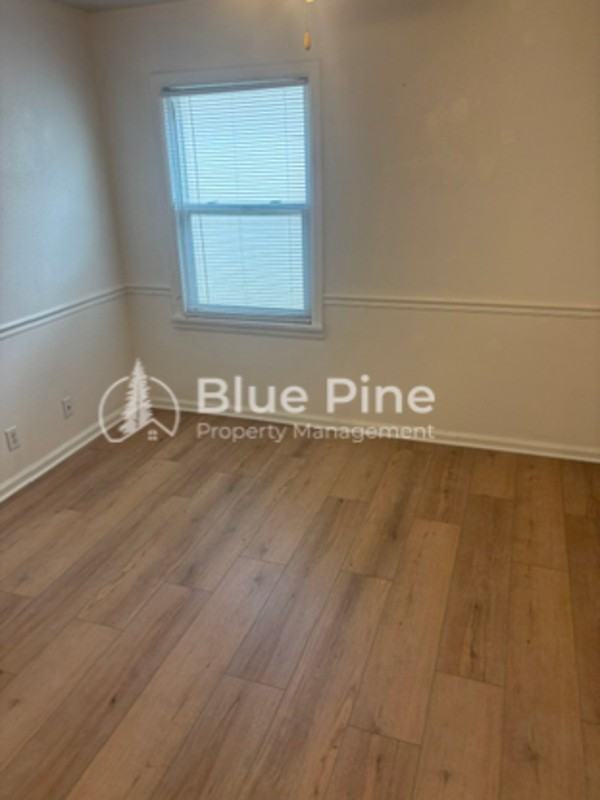 439 E Wyeth St - Photo 7 of 8