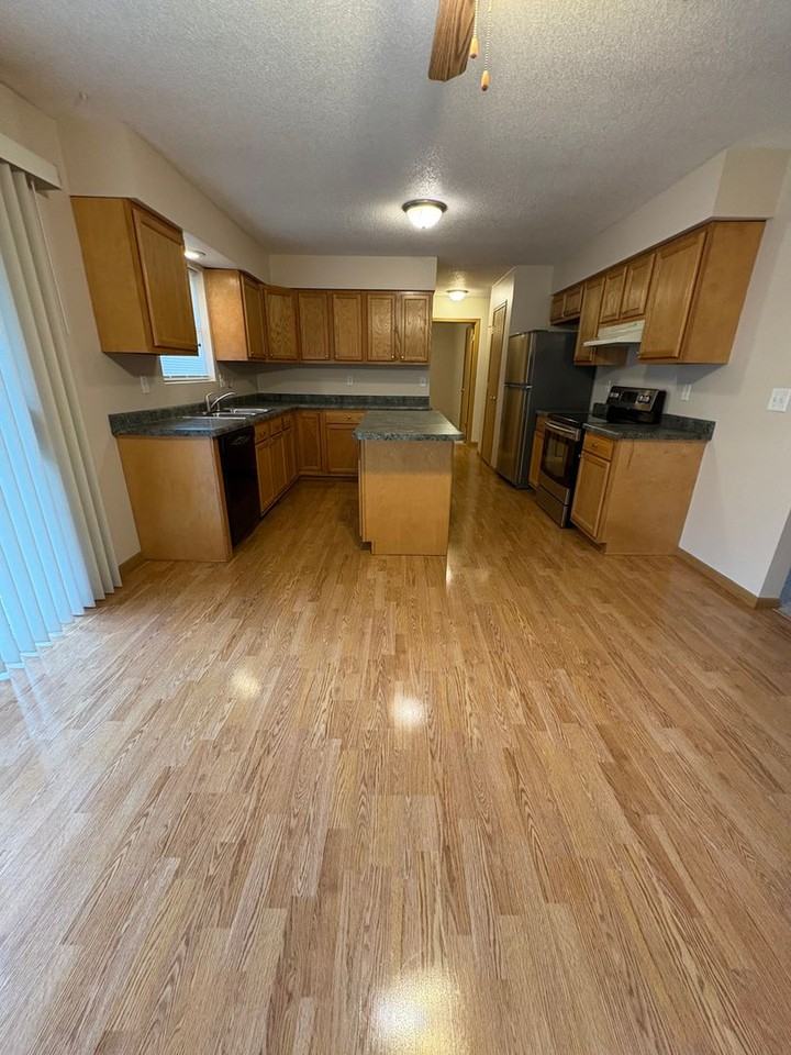 801 Evergreen Dr #2 - Photo 3 of 11