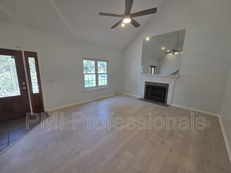 112 Buena Vista Ct - Photo 2 of 14