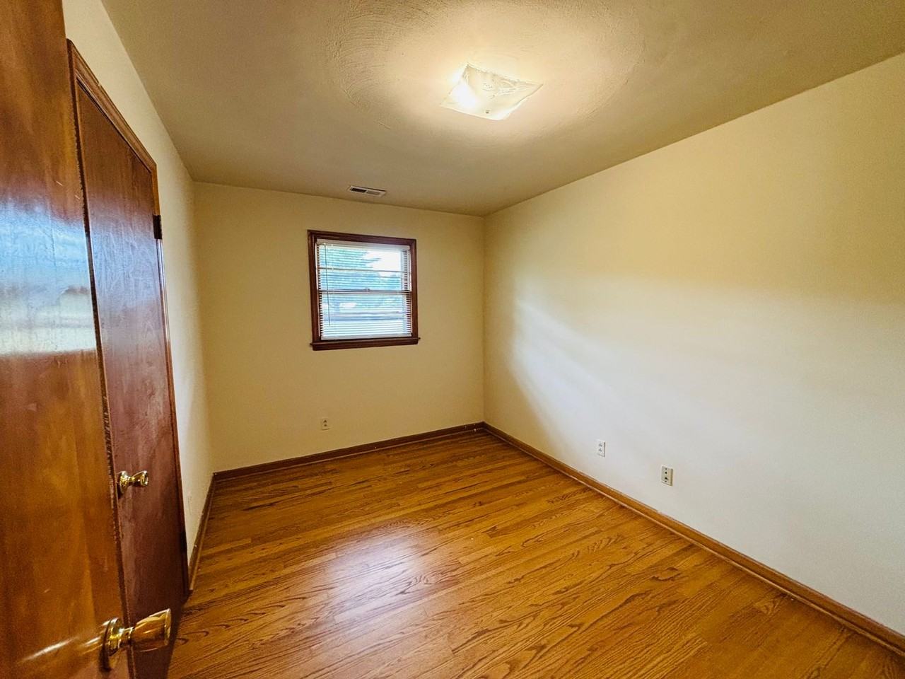 1504 Thomas Ln - Photo 6 of 15