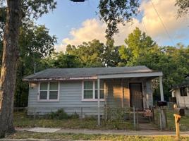 featured image of 1137 E 18th St