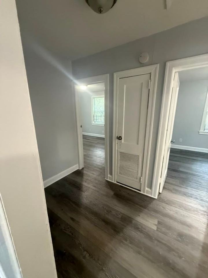1137 E 18th St - Photo 3 of 11