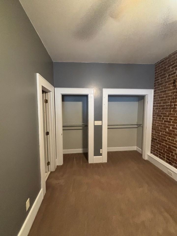 130 N Ashley St #D - Photo 5 of 12