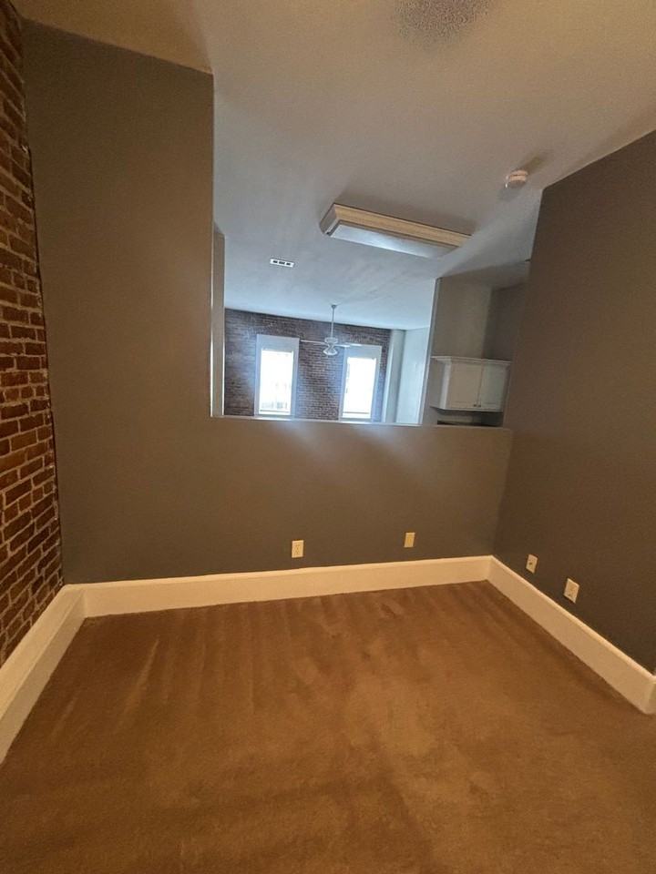 130 N Ashley St #D - Photo 6 of 12