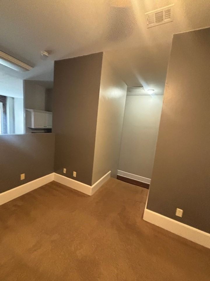 130 N Ashley St #D - Photo 7 of 12