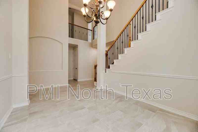 3394 Overhill Dr - Photo 7 of 35