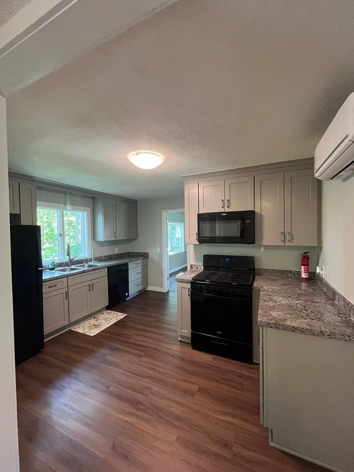 43 Harold Ave - Photo 3 of 25