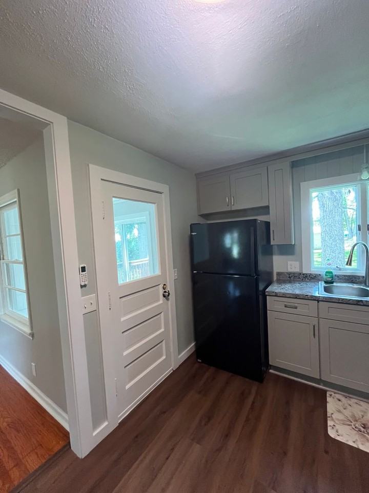 43 Harold Ave - Photo 4 of 25