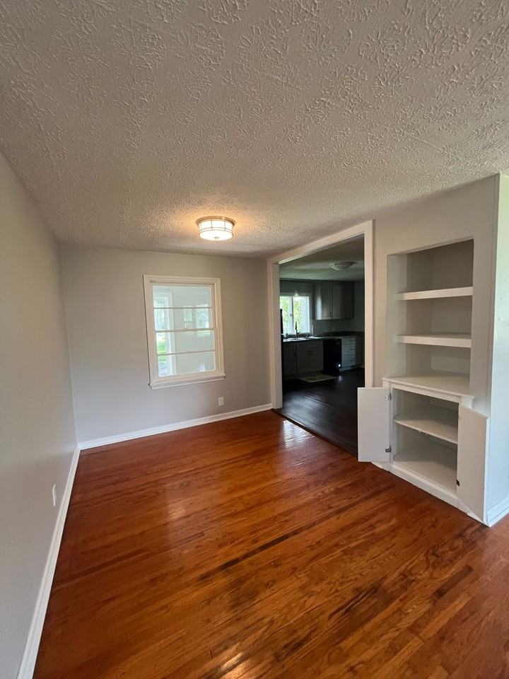 43 Harold Ave - Photo 7 of 25