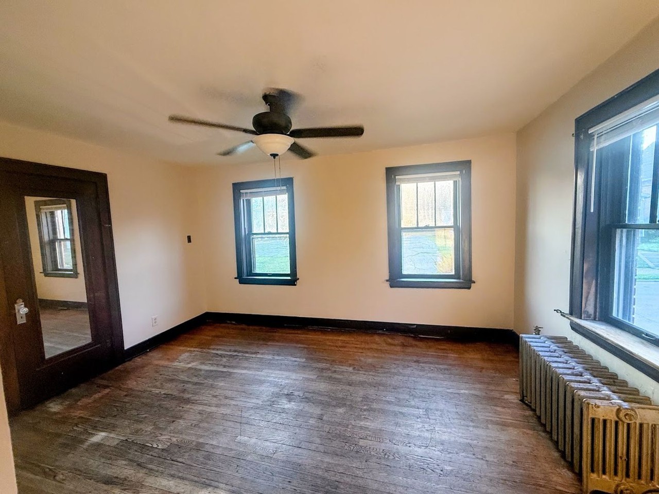 920 Columbia Ave - Photo 2 of 7