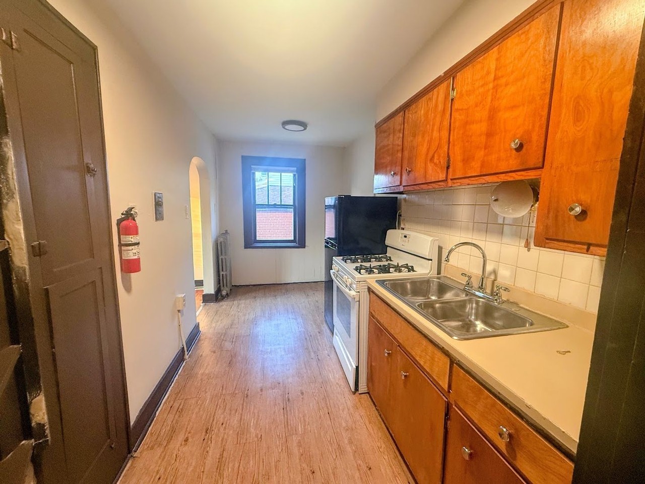 920 Columbia Ave - Photo 3 of 7