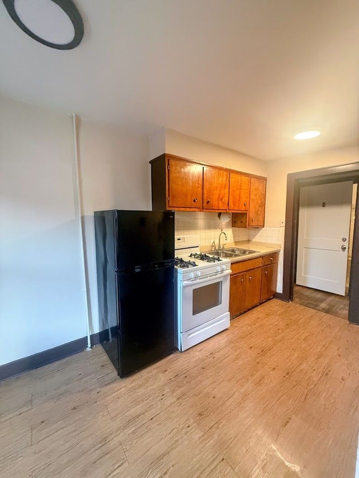 920 Columbia Ave - Photo 4 of 7