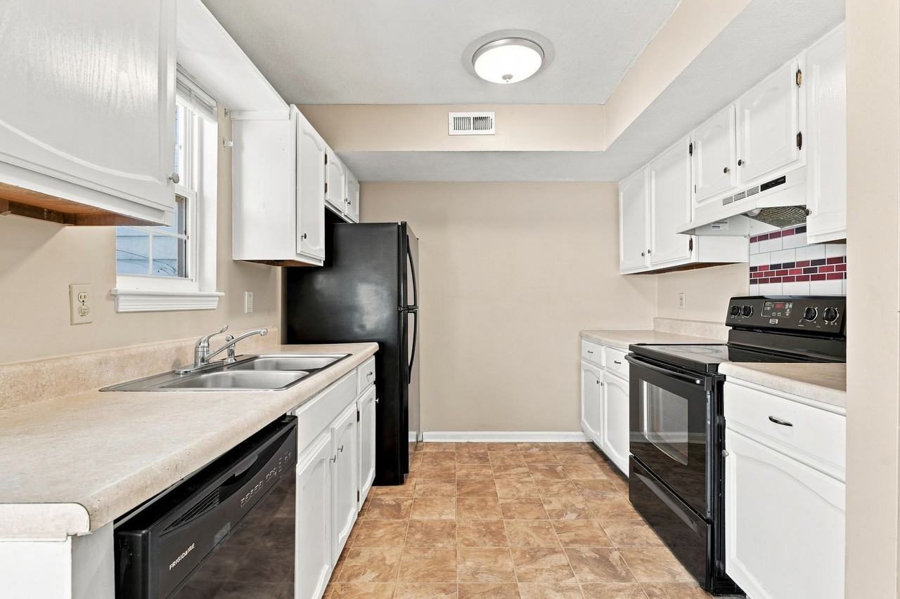 46 Otsego Dr - Photo 3 of 19