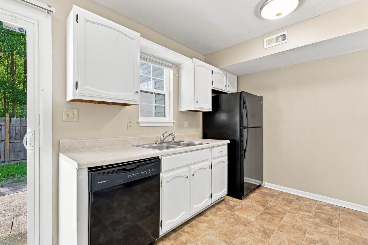 46 Otsego Dr - Photo 5 of 19
