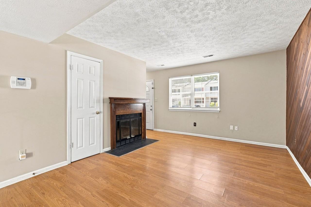 46 Otsego Dr - Photo 7 of 19
