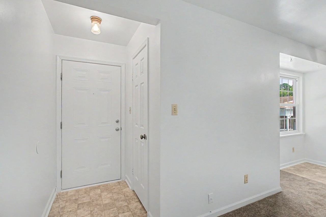 15324 Warwick Blvd Apt C - Photo 2 of 13