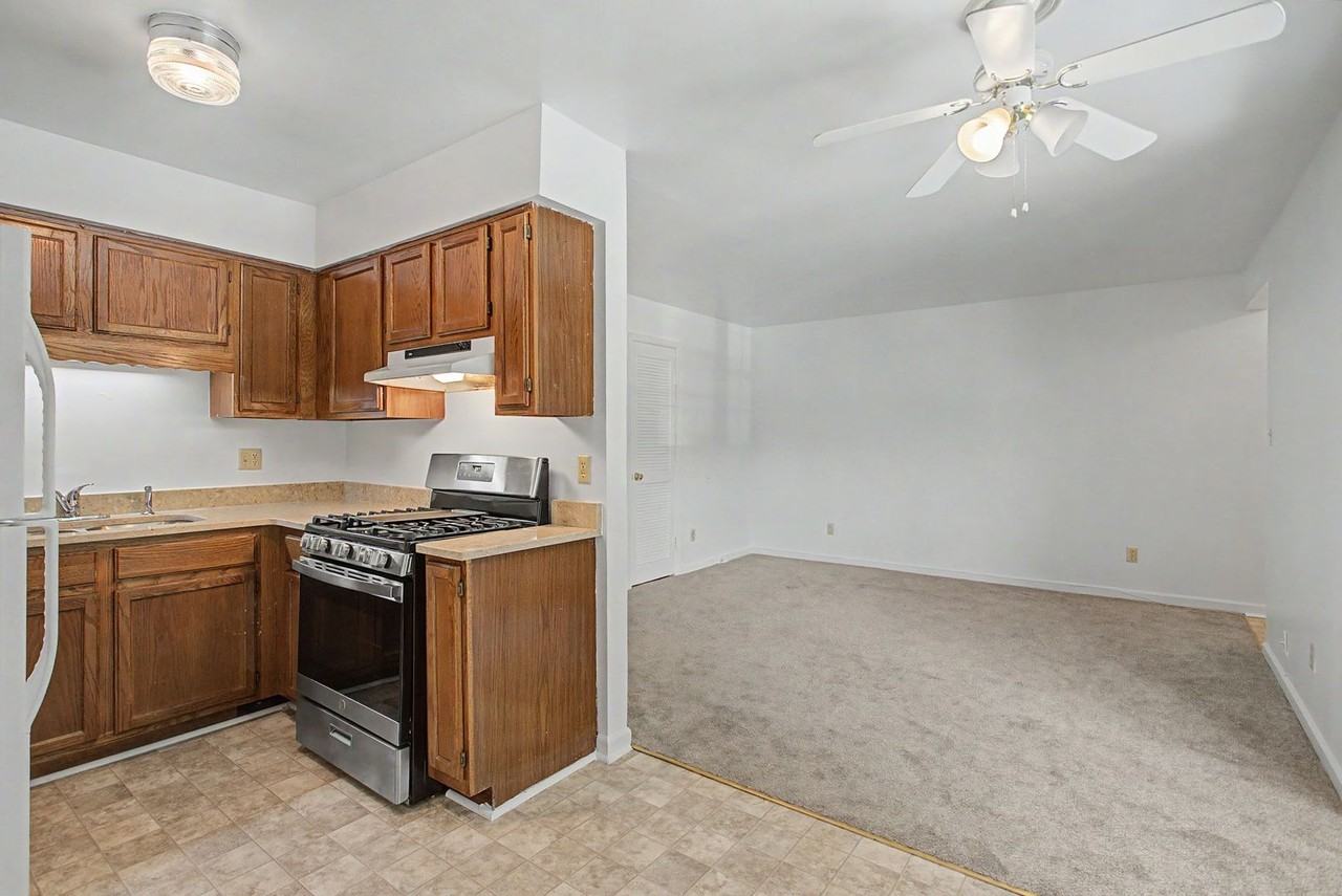 15324 Warwick Blvd Apt C - Photo 3 of 13