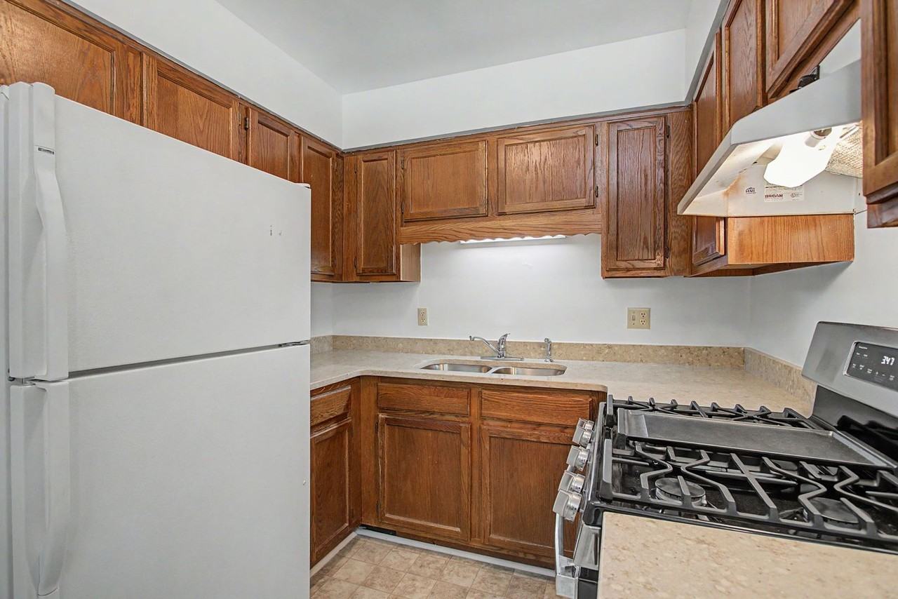 15324 Warwick Blvd Apt C - Photo 5 of 13