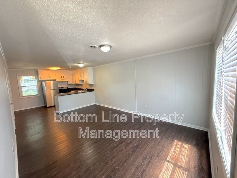 326 S Columbia St #6 - Photo 3 of 12