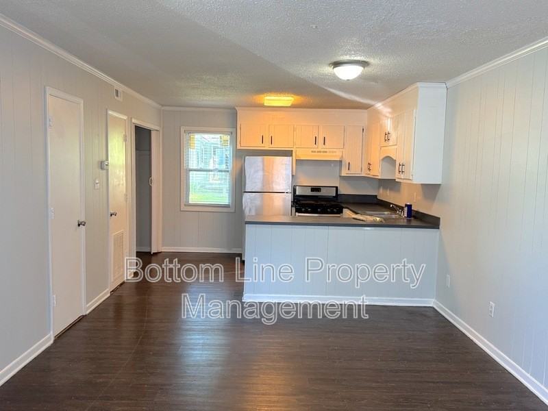 326 S Columbia St #6 - Photo 4 of 12